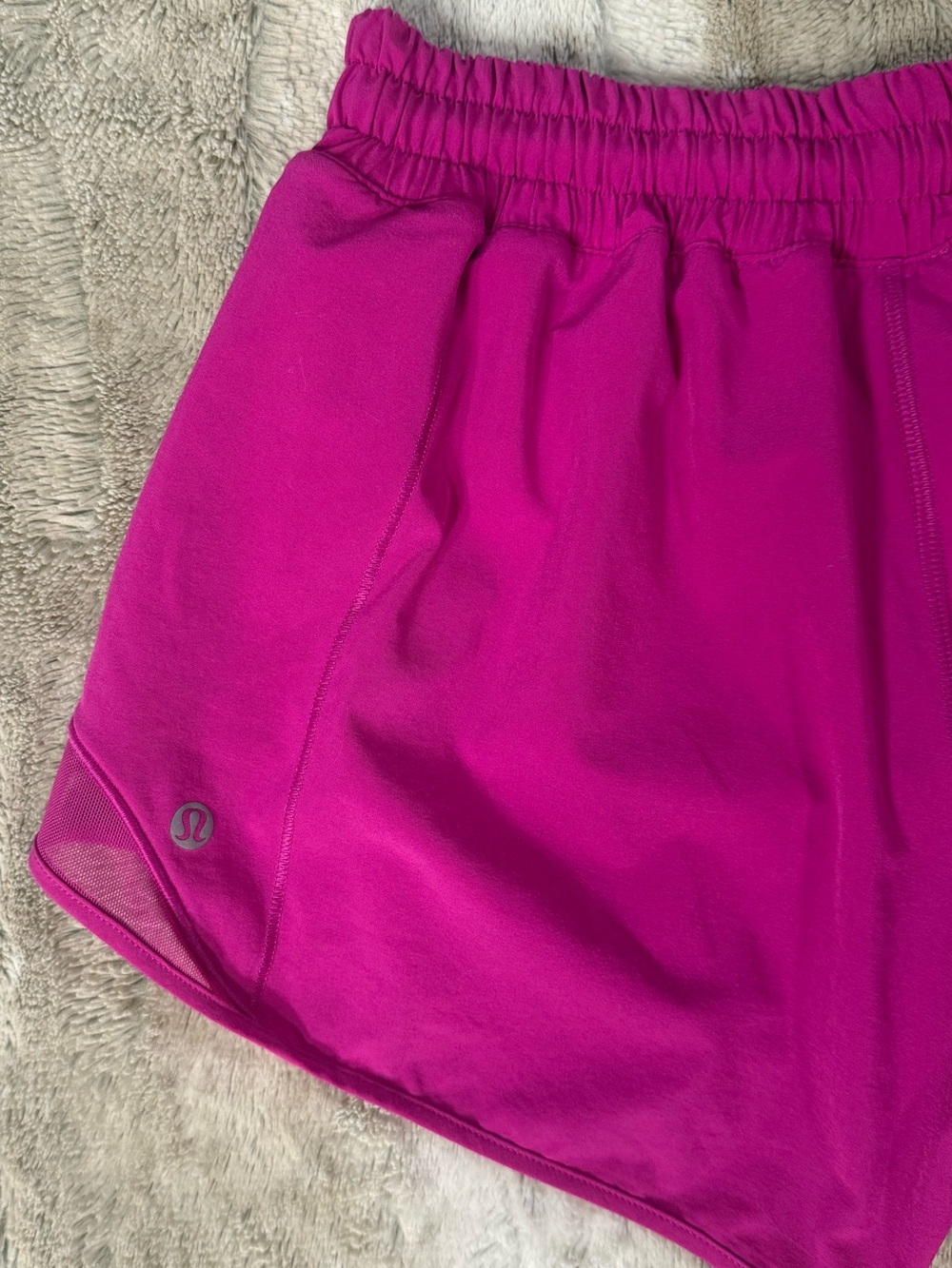 Lululemon Hotty Hot Short II "Long 4" in 
Ripened Raspberry Size 6 - Picture 7 of 16